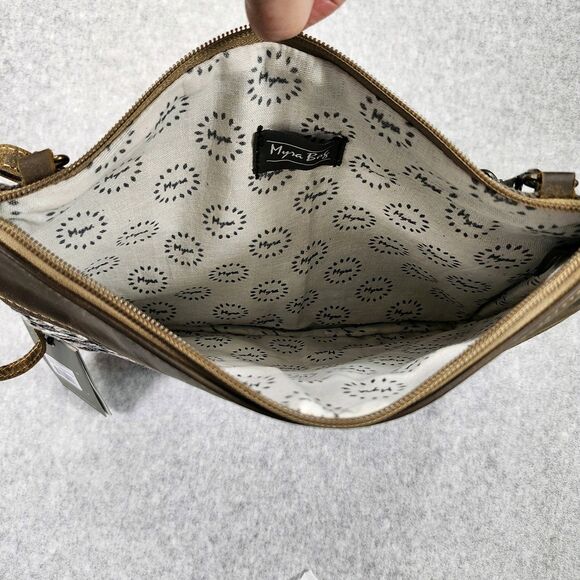 Myra Small 11.5x10x1 Canvas and Leather Crossbody Zipper Bag Hobo Upcycled NWT - Picture 3 of 3
